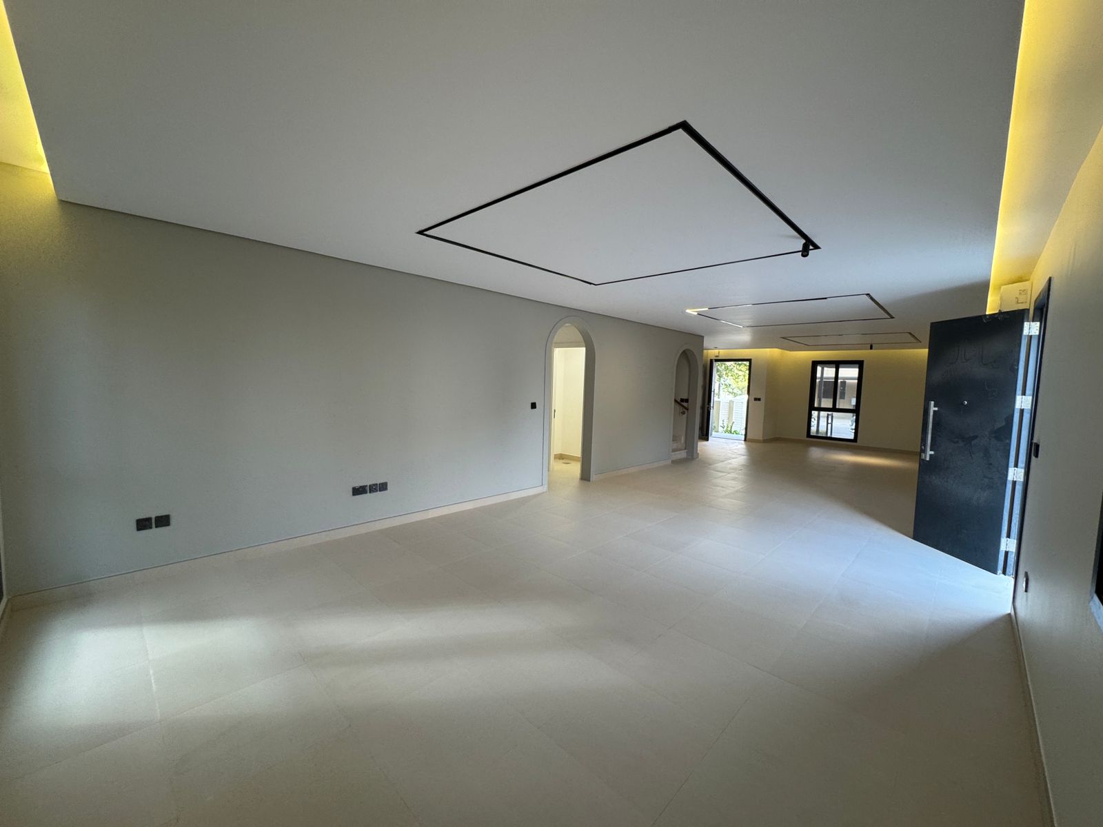 🏡 *Luxury Villa in Sedra – Roshn*   ✨ 300 m² Modern Villa | Elegance Meets Functionality     